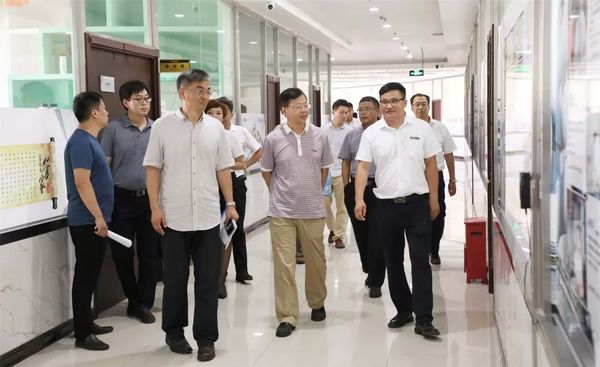 海港區(qū)政府領(lǐng)導(dǎo)參觀乾港集團 海港區(qū)政府領(lǐng)導(dǎo)參觀乾港集團